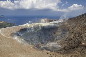 Cráter del volcán Vulcano, en las islas Eolias (Italia)