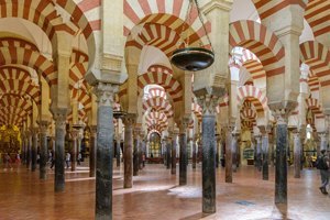 Interior de la mezquita de Córdoba